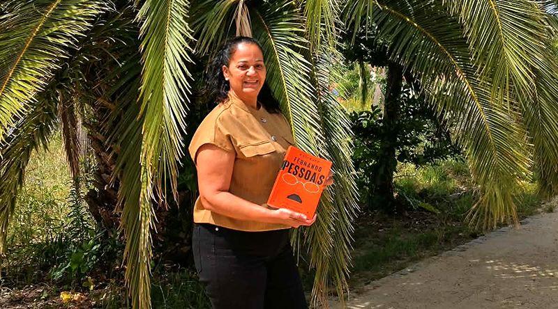 Escritora Neusa Correia Lopes Contribui com Poemas sobre Fernando Pessoa