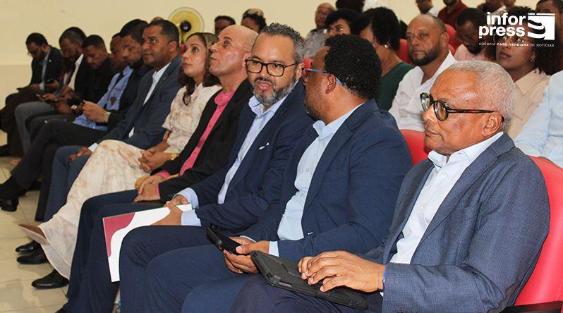 PR defende reformas estruturas para responder à saída de jovens e ao envelhecimento da população