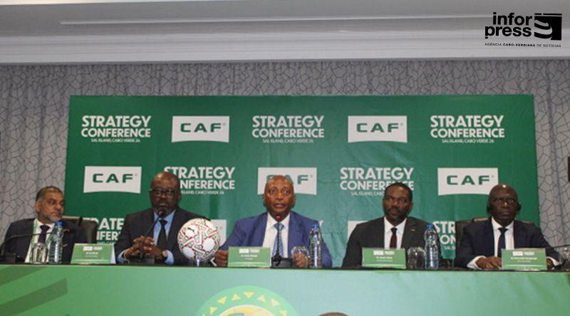 Motsepe defende valorização dos treinadores africanos e rejeita exclusão de técnicos estrangeiros no continente