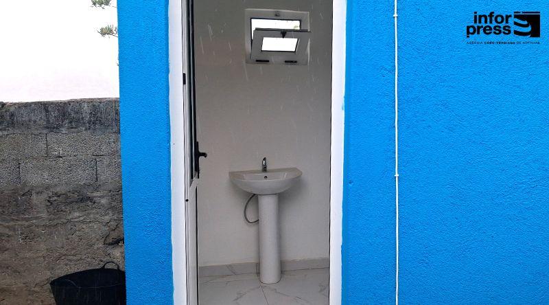 Câmara de São Salvador do Mundo Entrega 26 Casas de Banho