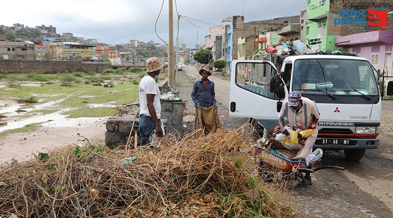 Câmara da Praia assegura que recolha de resíduos continua apesar das chuvas