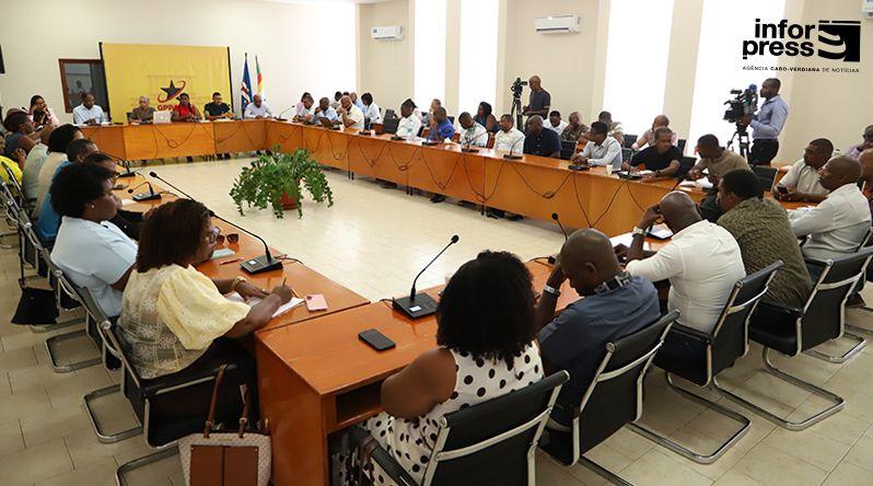 PAICV Reitera Compromisso com Conectividade e Redução de Custos de Transporte