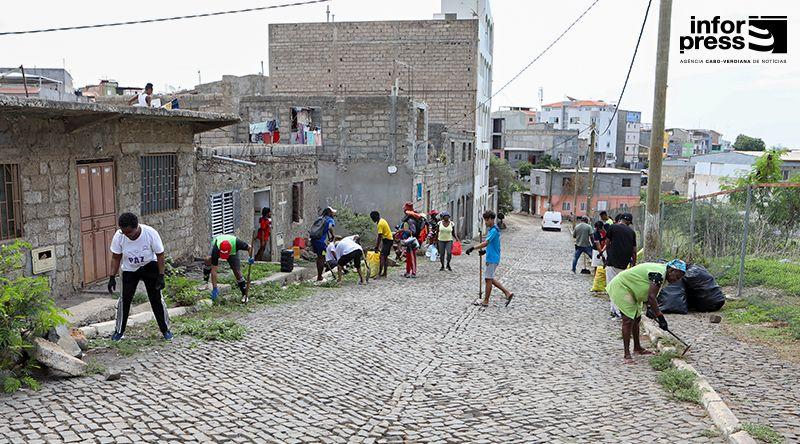 Praia promove campanha de limpeza para eliminar focos do mosquito do paludismo