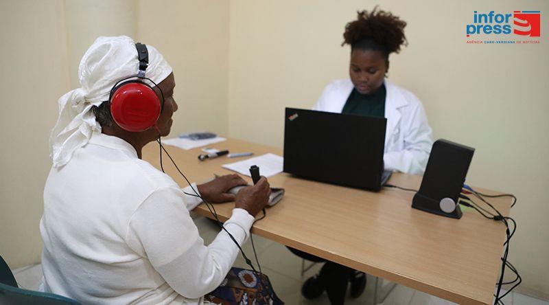 Rastreio auditivo beneficia idosos e profissionais de saúde das comunidades Achada Grande Frente e Trás