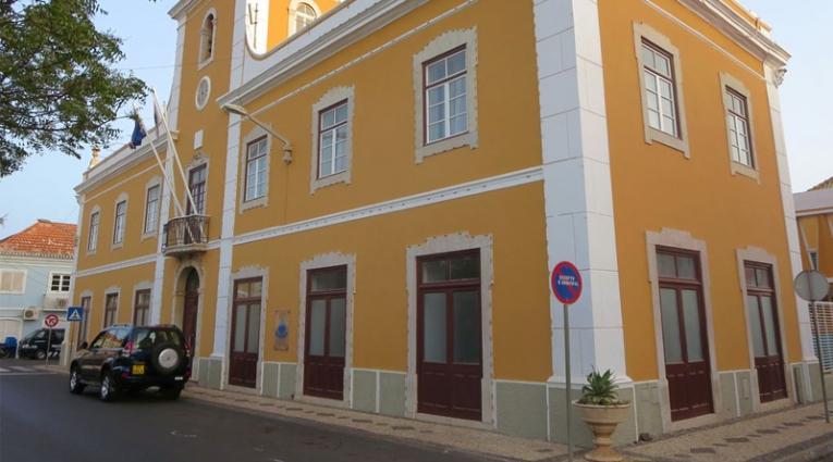 É falso que contas da Câmara da Praia estejam bloqueadas