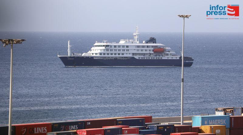Hantavirus. Três pacientes do cruzeiro Hondius evacuados para Países Baixos, prepara-se agora a saida do navio das águas nacionais