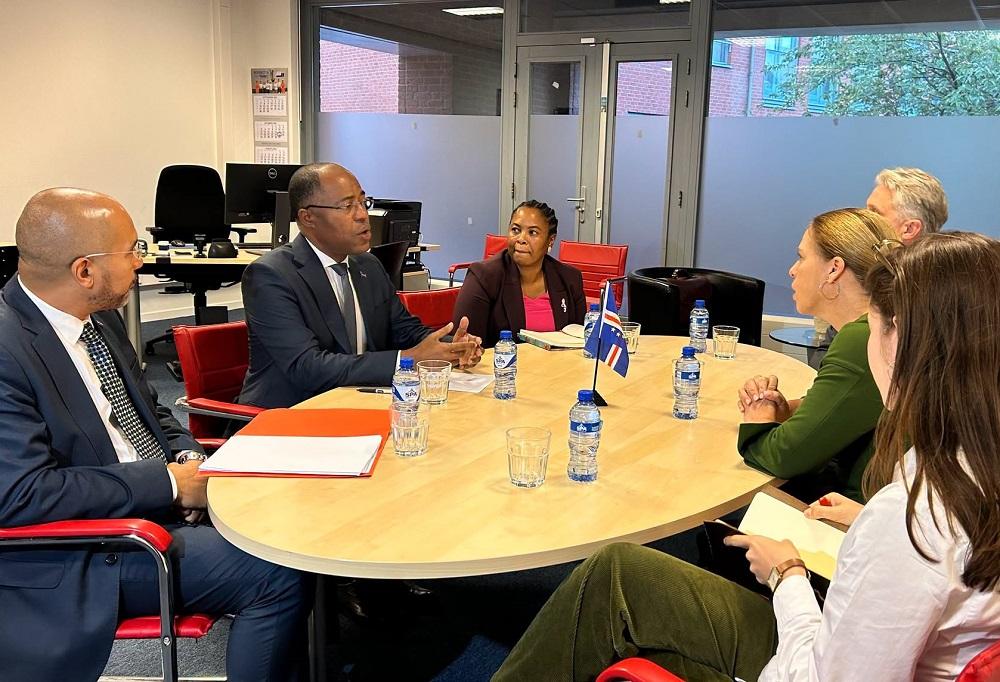 Investimento, formação profissional e cooperação policial no centro da visita do PM à Holanda