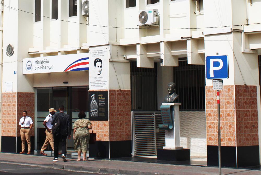 UASE assinou contrato ilegal com escritório de advogados de antigo primeiro-ministro