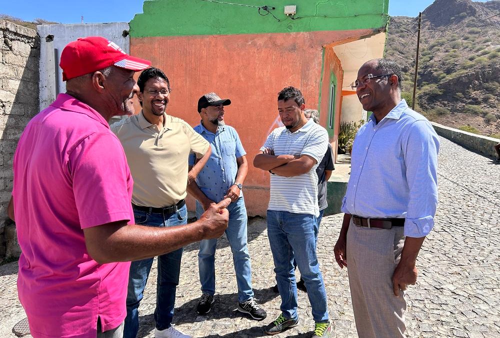 Brava: Teleférico parado há dois anos marca campanha de Francisco Carvalho