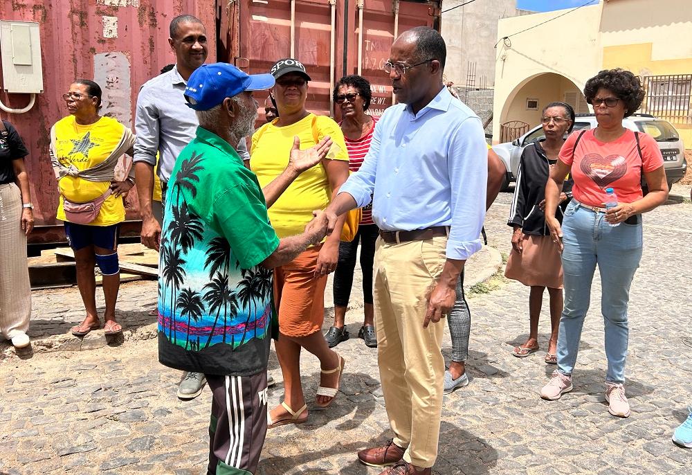 Sal: Francisco Carvalho ouve queixas da população e recebe declarações de apoio