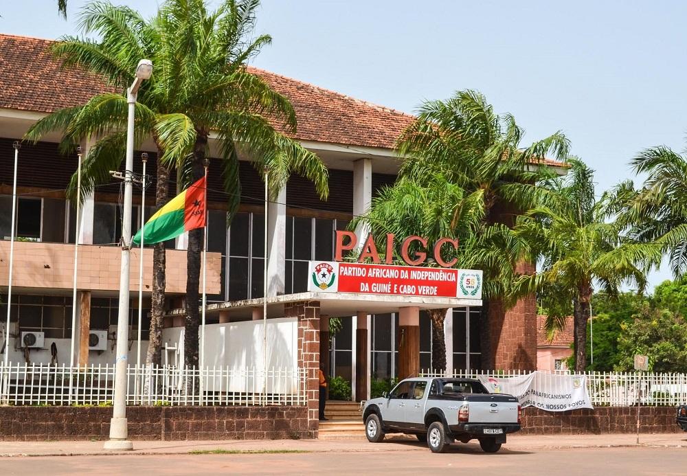 Militares golpistas assaltam sede do PAIGC em Bissau