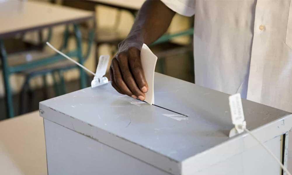 Mais de 400 mil eleitores decidem hoje futuro de Cabo Verde