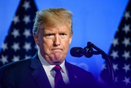 Trump anuncia pedido de cessar-fogo, mas só aceita se reabrir Ormuz