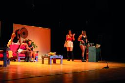 Artistas acreditam no futuro do teatro, apesar das dificuldades