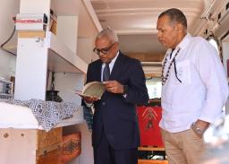 ​Artesão Beto Diogo mostra projecto “Biblioteca Atelier Móvel” ao Presidente da República