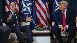Trump volta a criticar "ausência" da NATO após encontro com Rutte