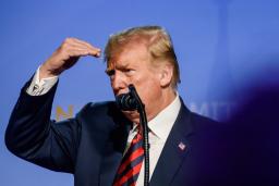 ​Trump afirma que EUA iniciaram desbloqueio do Estreito de Ormuz