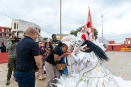 ​Ministra da Cultura do Brasil visita grupo carnavalesco Cruzeiros do Norte