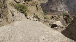 Sismo causa derrocada e afeta circulação na estrada Nova Sintra - Fajã d’Água