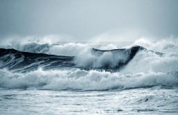 Ventos poderão atingir 60 km/h e as ondas 5 m devido à intensificação do Anticiclone dos Açores
