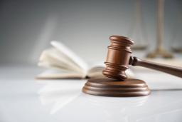 Tribunal proíbide pai, suspeito de abuso sexual, de contactar a filha e de sair da Boa Vista