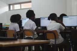 Cabo Verde Avalia Competências de Alunos em Todas as Escolas Secundárias