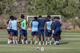 Carlos Santos, Kevin Pina e Gilson Benchimol juntam-se ao treino da Selecção Nacional