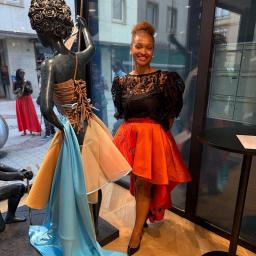​Estilista cabo-verdiana Morena Couture veste escultura original de Salvador Dalí