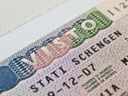 Socialistas e Democratas Pedem Esclarecimento sobre Schengen
