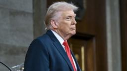 Trump assina decreto que impede "turismo de nascimentos"