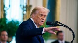 Irão: Trump anuncia "guerra económica" inédita contra Teerão
