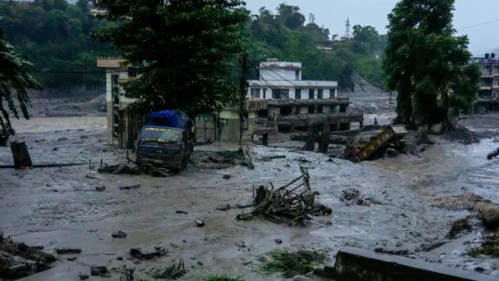 Mundo/
Balanço geral das cheias no Nepal sobe para mais de 1.000 mortos