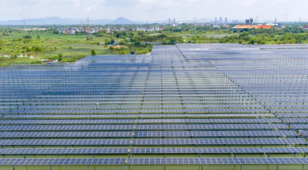 Energia solar supera pela 1.ª vez carvão em capacidade instalada na China