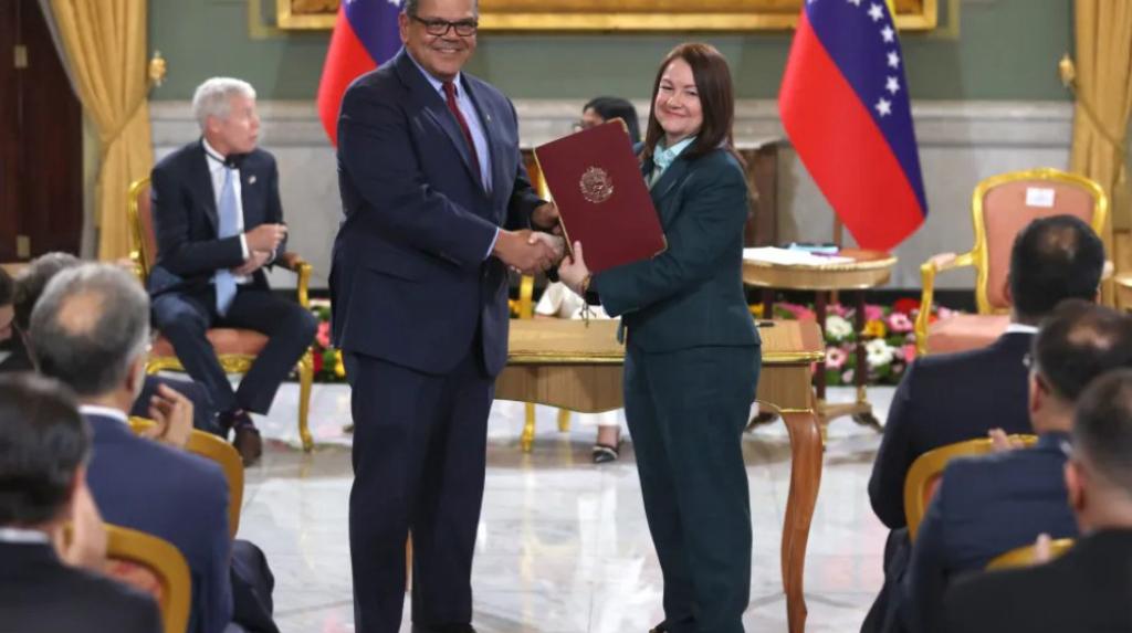 Mundo/
Venezuela vai respeitar acordos petrolíferos assinados com China e Rússia