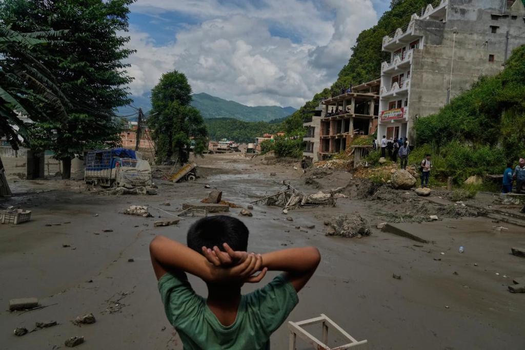 Mundo/
Nepal sobe para 1.355 n.º de mortos e mantém cinco mil desaparecidos