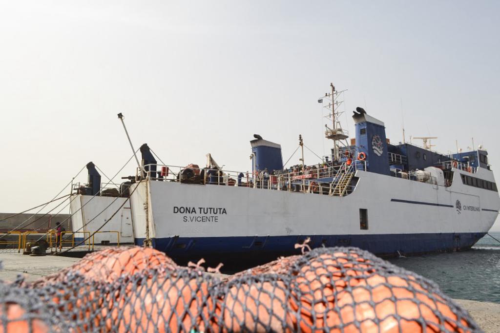 País/
Ventos fortes condicionam atracação do navio Dona Tututa em São Nicolau