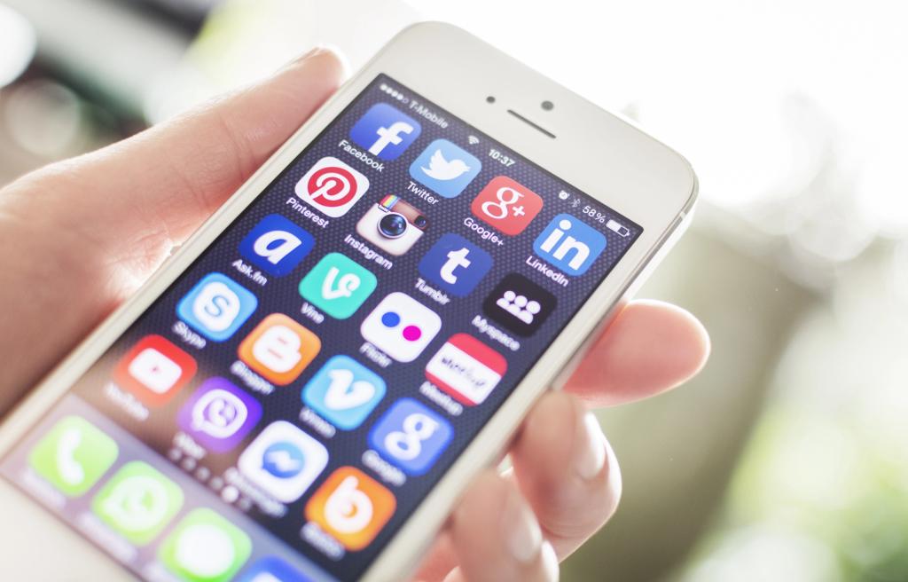Mundo/
Comissão Europeia quer proibir redes sociais a menores de 13 anos