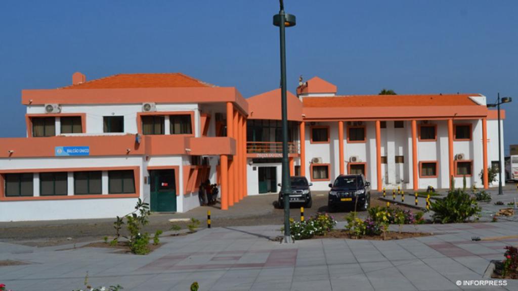 País/
Câmara Municipal de São Miguel cancela actividades do Dia do Município em solidariedade com vítimas da tragédia no Fogo