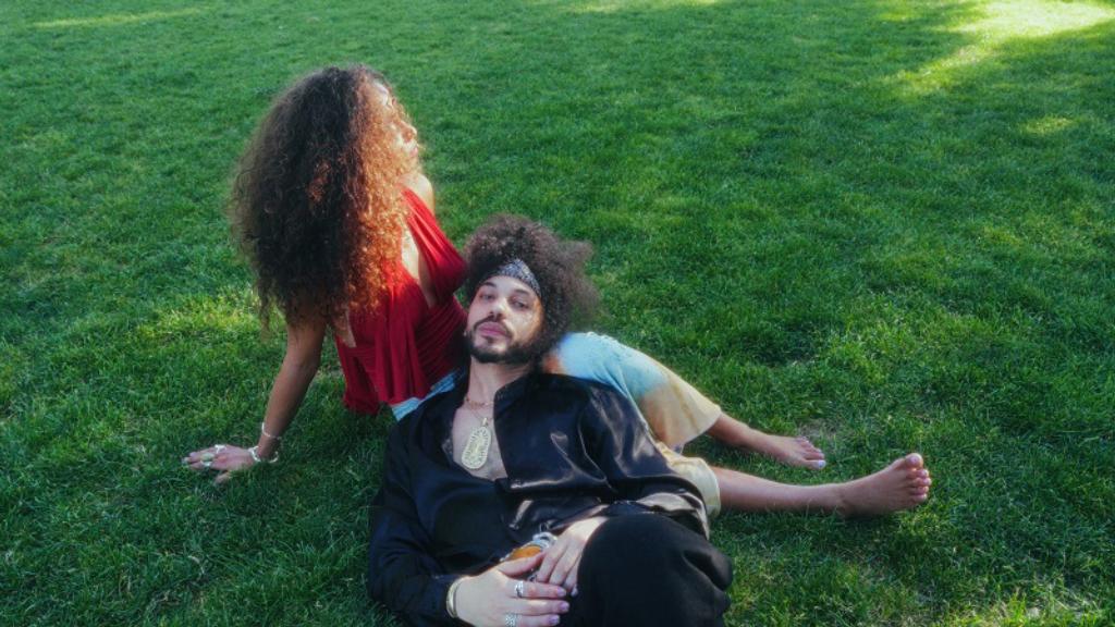 Cultura/
​June Freedom e Eva Ruiz reencontram-se em “Dance Again”