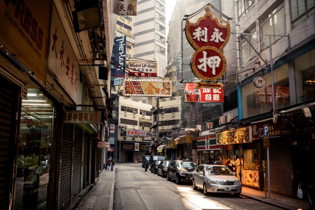 Mundo/
Hong Kong cai para 'lista negra' dos EUA no combate ao tráfico humano