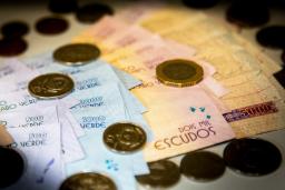 Massa monetária cresce 15% em Agosto