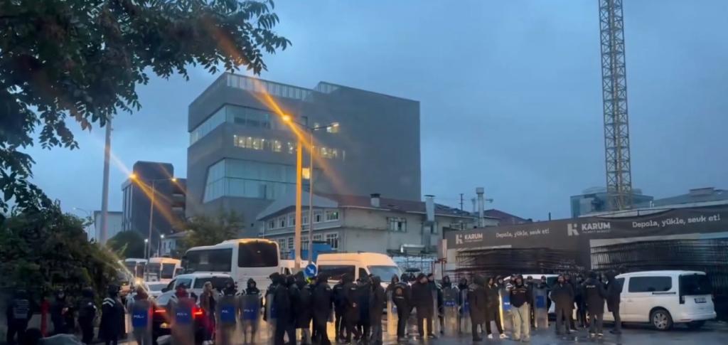 Mundo/
Polícia turca assume controlo da sede de principal TV da oposição