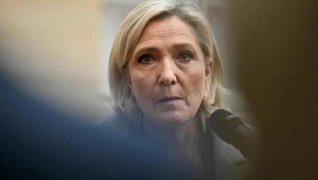 Mundo/
Le Pen lidera sondagem para eleições presidenciais francesas de 2027