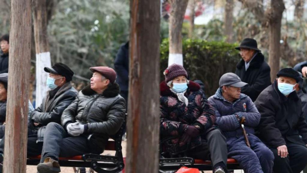 Mundo/
China tem pela 1.ª vez mais idosos do que menores face à população activa