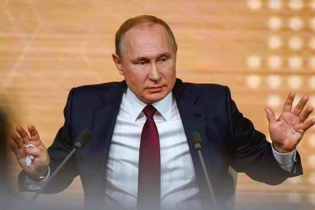 Mundo/
Vladimir Putin denuncia colonialismo ocidental em África