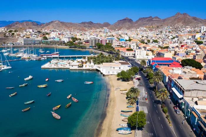S&P mantém rating de Cabo Verde em ‘B+’ e alerta para pressão sobre as contas públicas