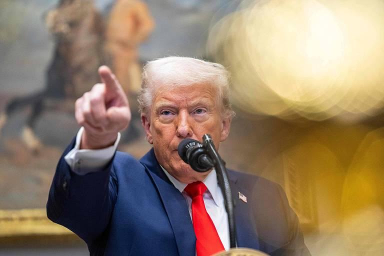 Trump volta a ameaçar Teerão e exige acordo ou “rendição total”