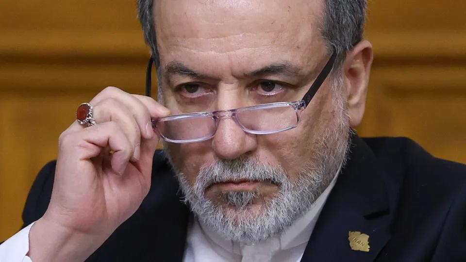 Teerão diz que negociar com EUA seria “derrota” e prefere “resistir”