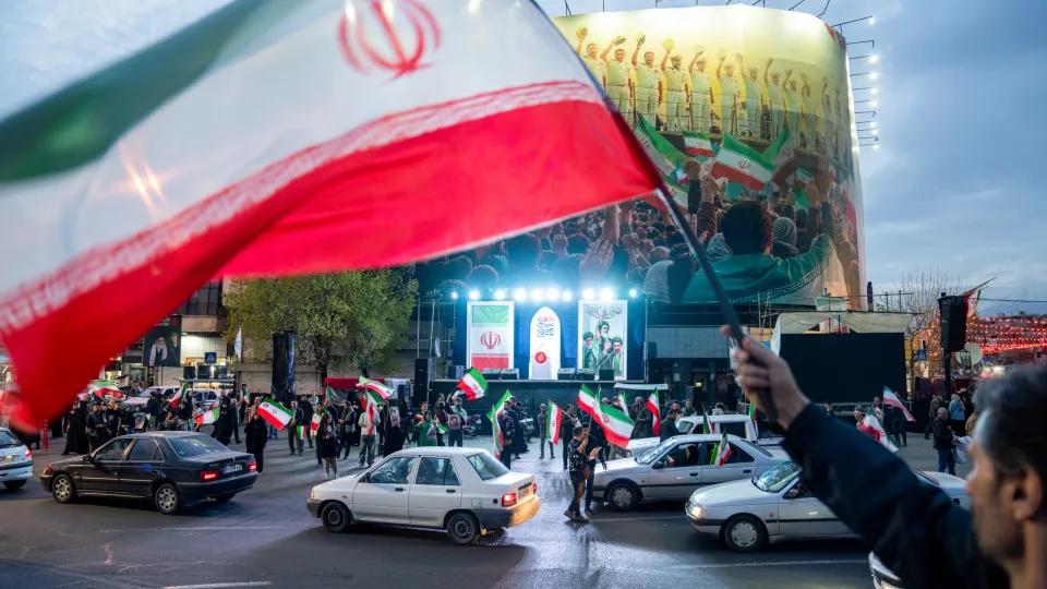 EUA: Maioria considera intervenção no Irão excessiva e teme impacto no custo dos combustíveis