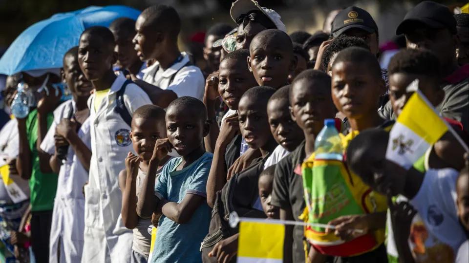 Milhares Recebem Bênção do Papa em Luanda